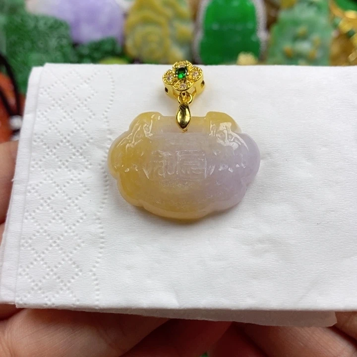 翡翠未镶嵌吊坠(赠链)