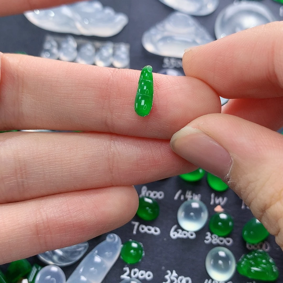 翡翠颈饰未镶嵌豆子