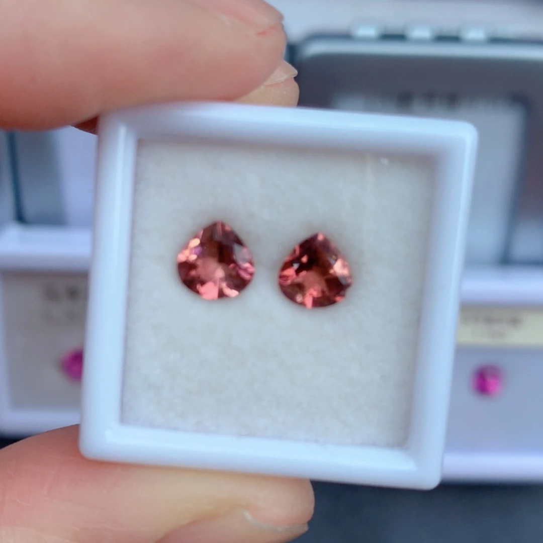 未镶嵌1.38克拉裸石红色碧玺