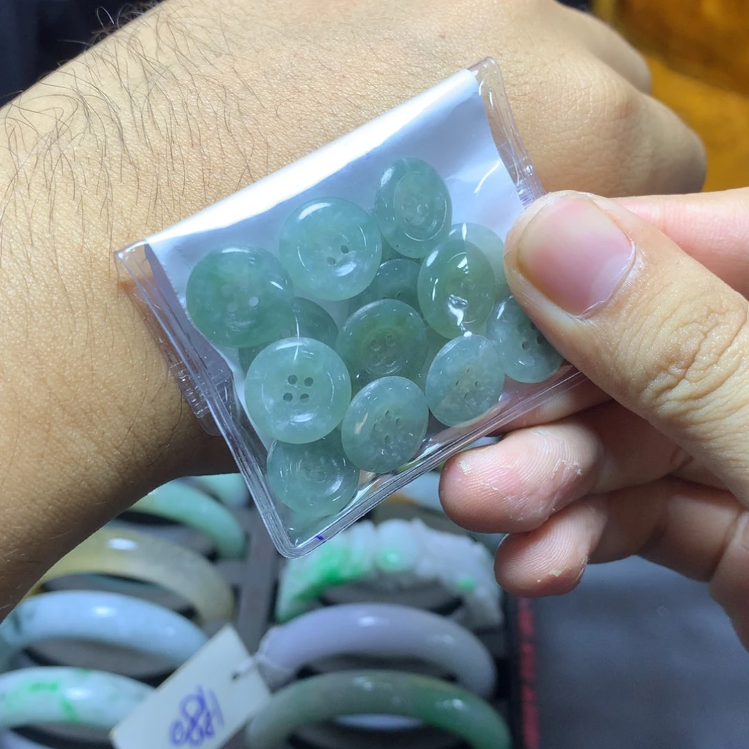 定制翡翠未镶嵌翡翠口子一包