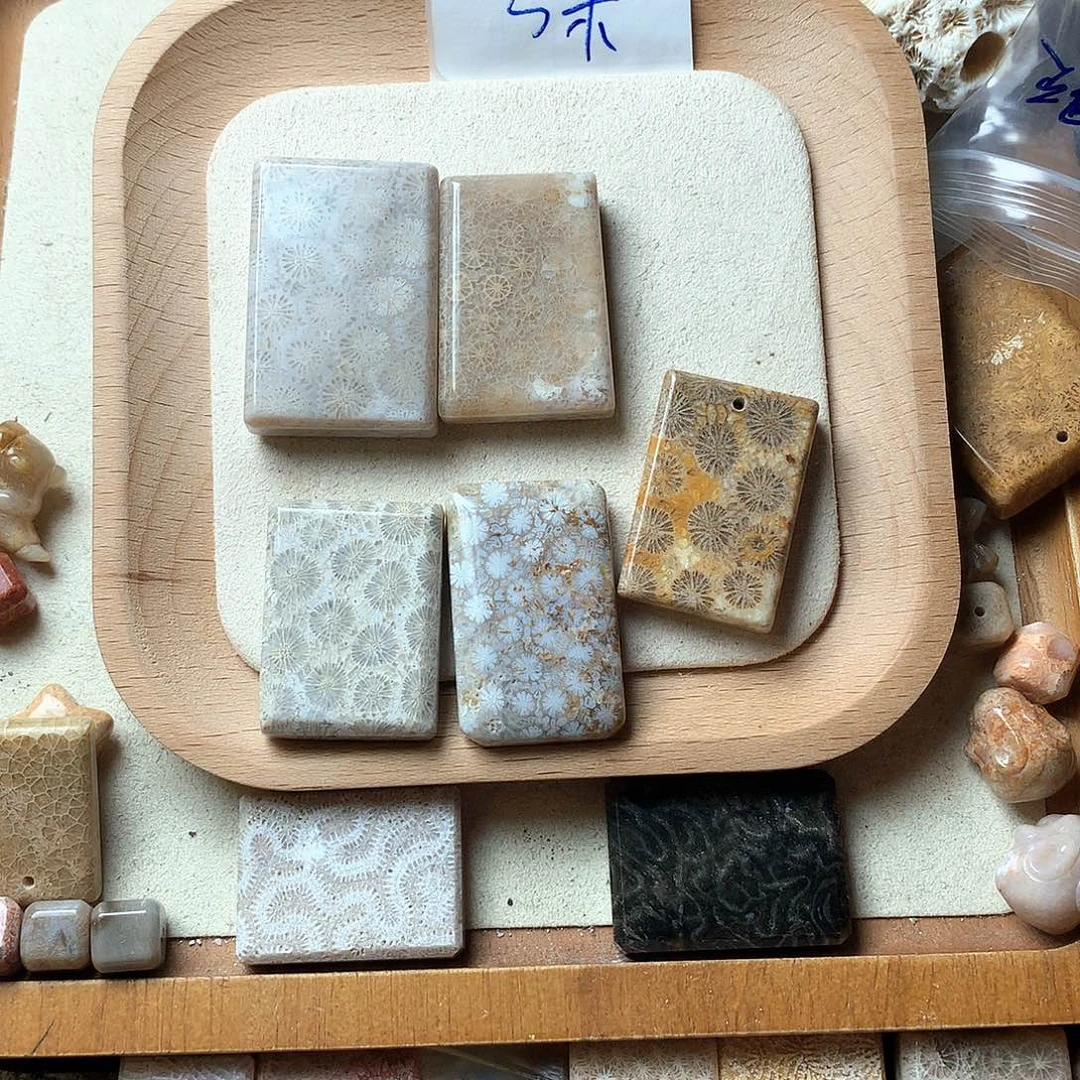 硅化珊瑚（珊瑚玉）颈饰未镶嵌一**芙