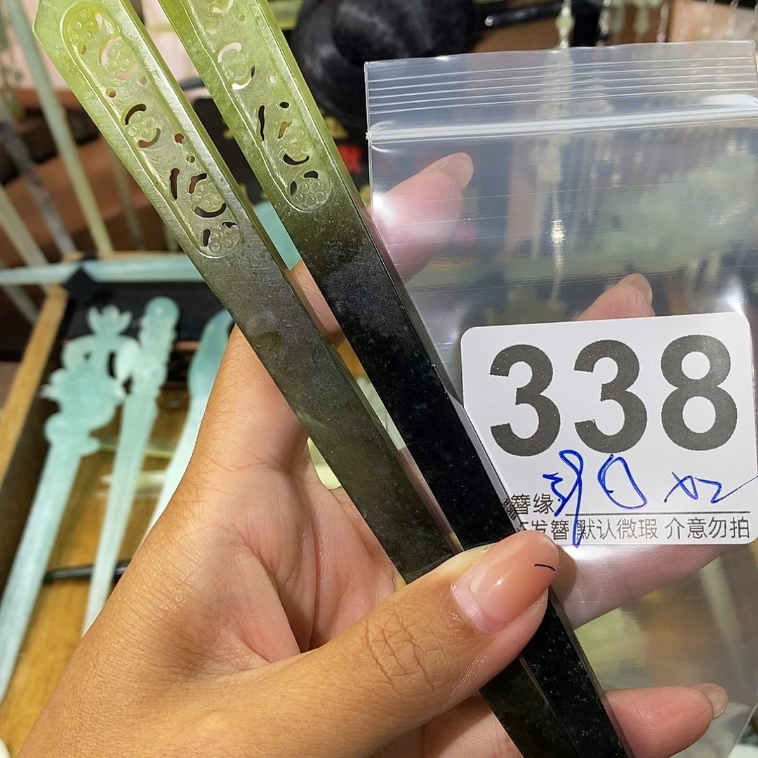 ****宝未镶嵌蛇纹石玉发饰
