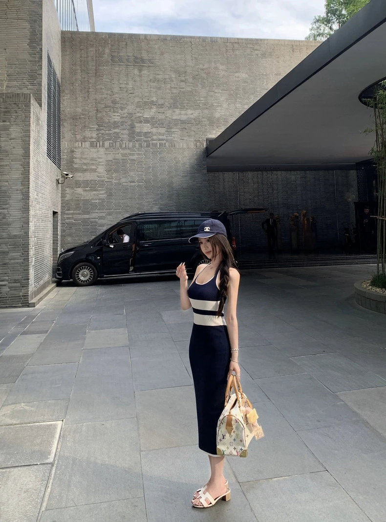 法式复古条纹撞色挂脖针织长裙女性感露背后开叉一步裙收腰打底裙
