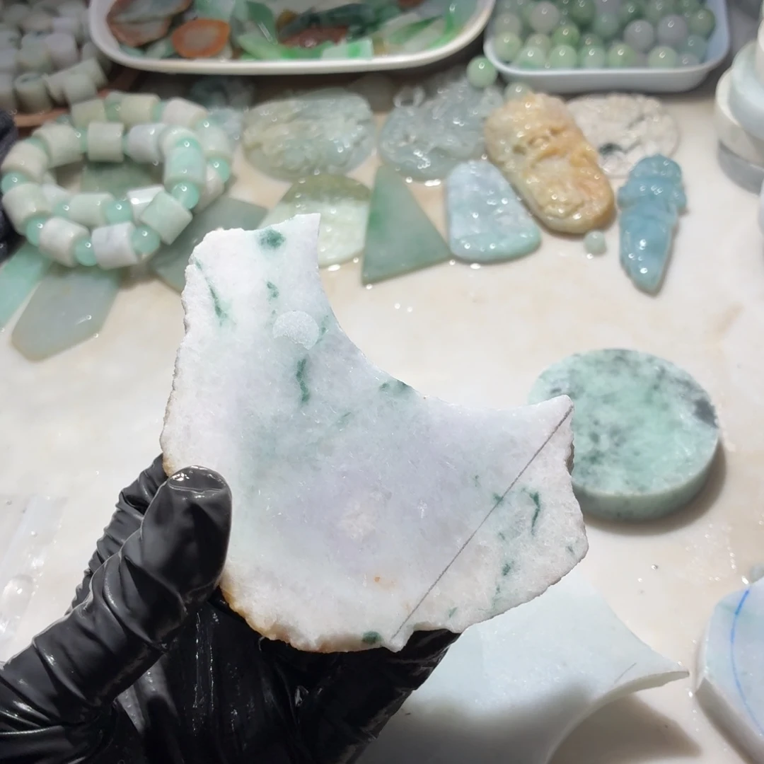 翡翠足铂镶嵌颈饰边角料