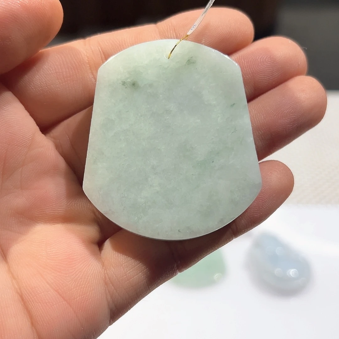 翡翠未镶嵌颈饰挂件