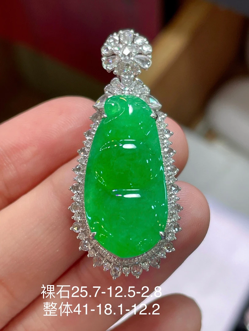 高冰阳绿翡翠福豆吊坠