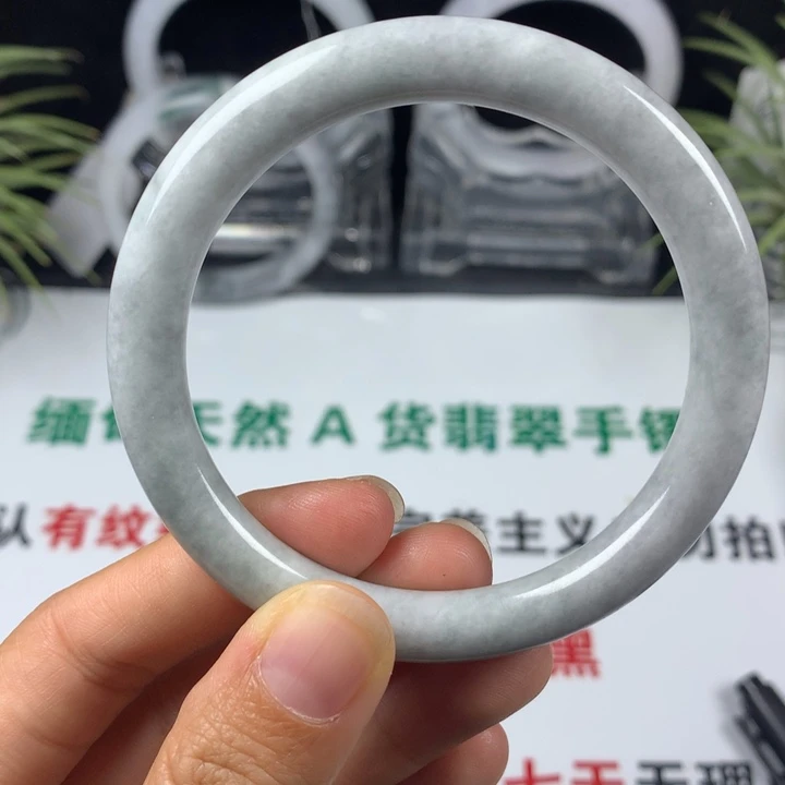 翡翠未镶嵌手镯15号。56.2圈