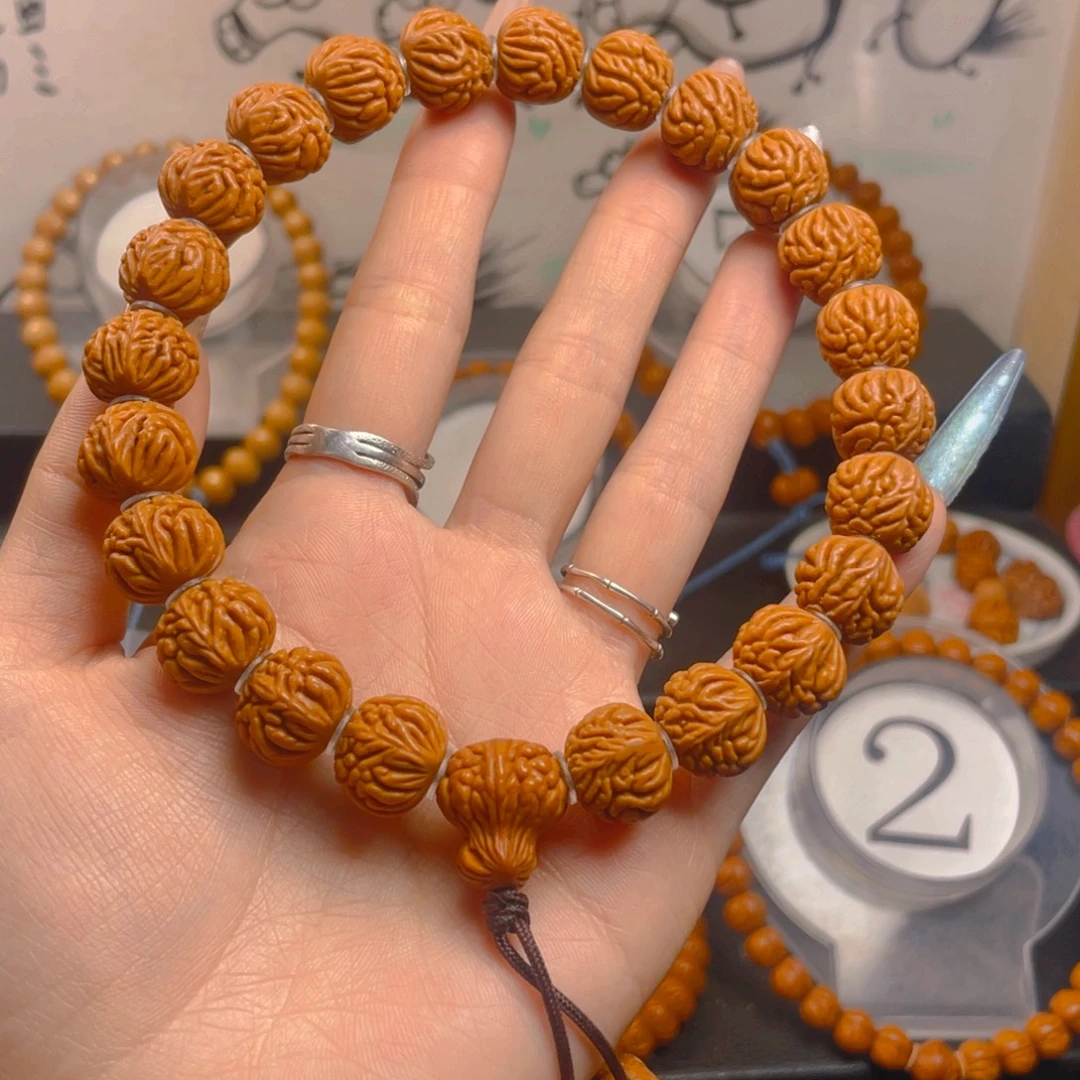 吊坠桃核1.444444444444