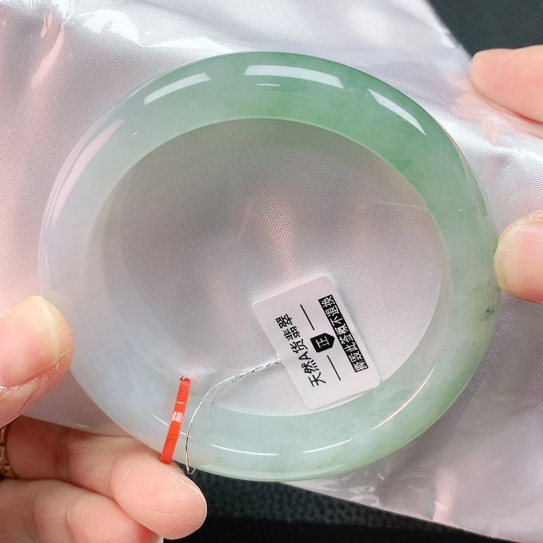 翡翠手镯未镶嵌59圈