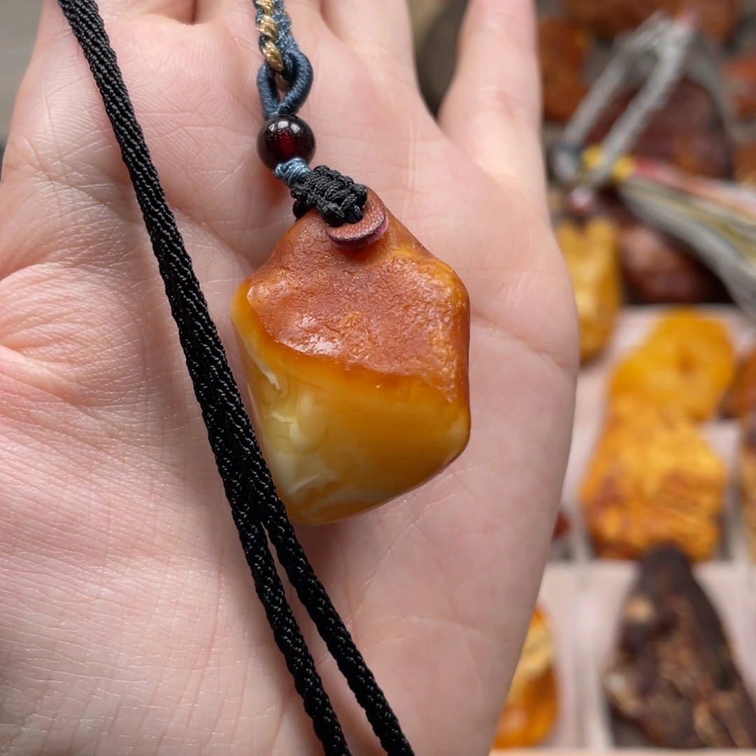 未镶嵌琥珀珠宝奇石