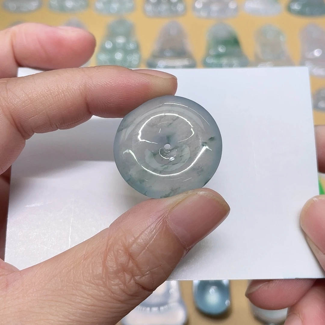 翡翠未镶嵌颈饰平安扣