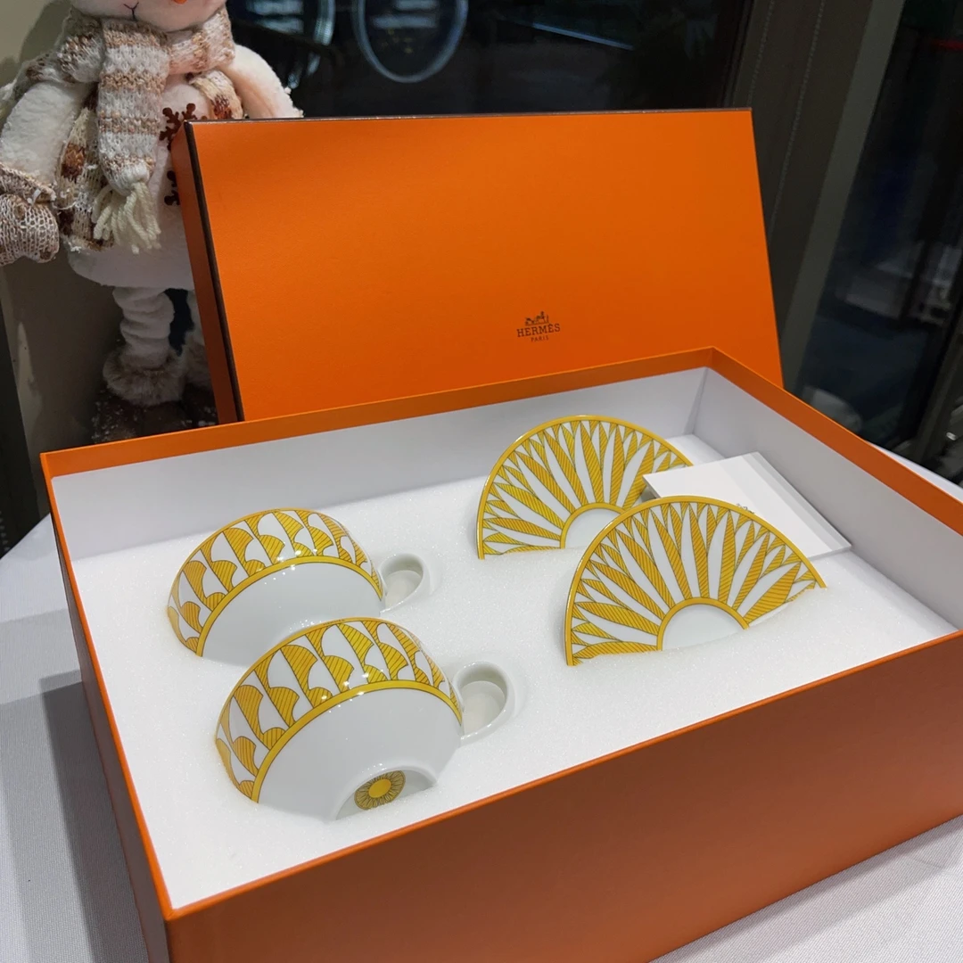 全新未使用 Hermes/爱马仕 全新太阳花系列茶杯与杯碟 瓷器
