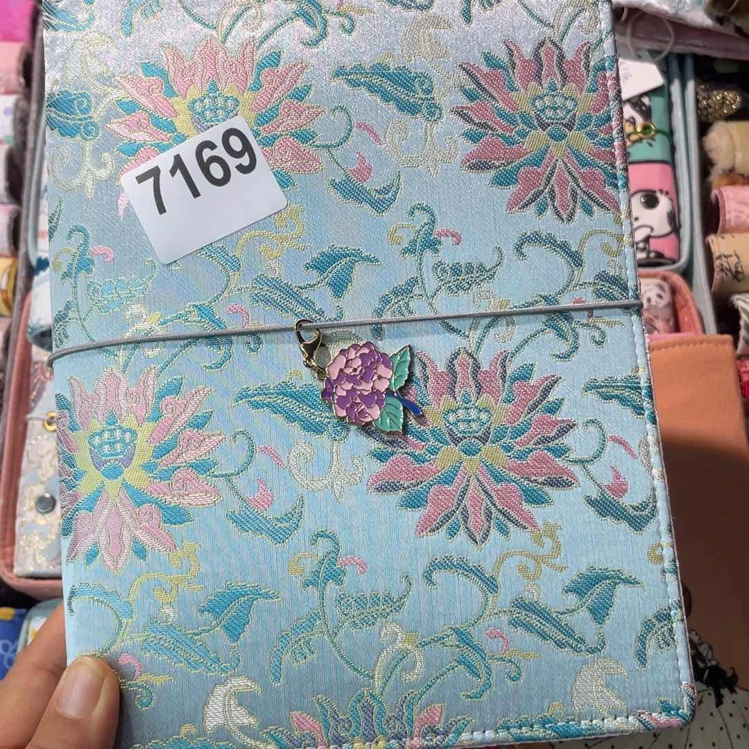 刺绣A5 活页不加纸7169。