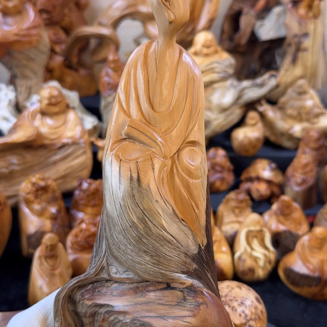 用***i柏木（崖柏）手把件