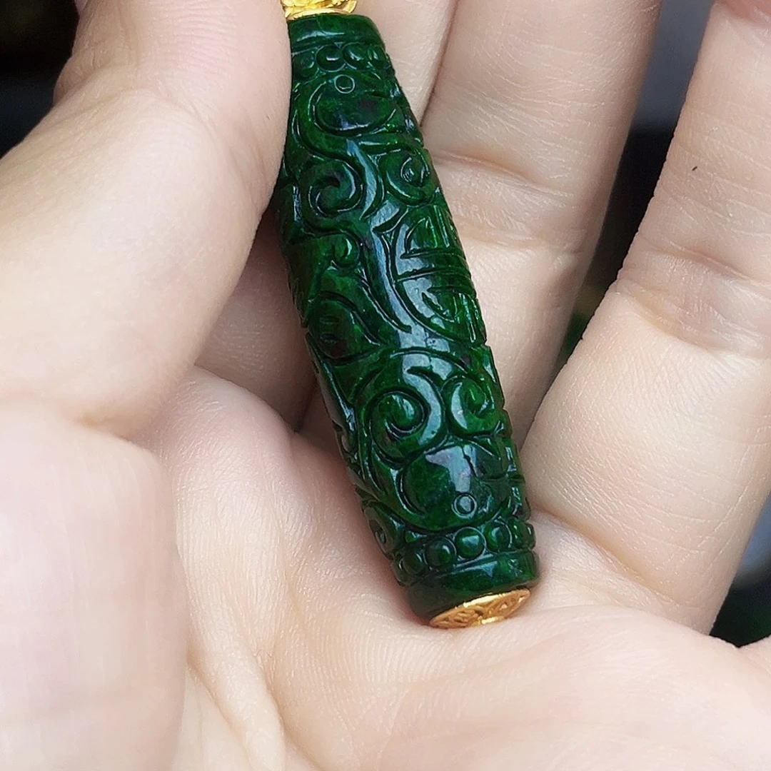 翡翠未镶嵌颈饰多样性