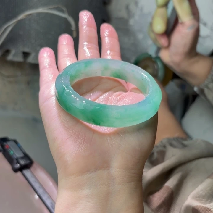 迷***己未镶嵌手镯石英质玉（非洲翠）定制