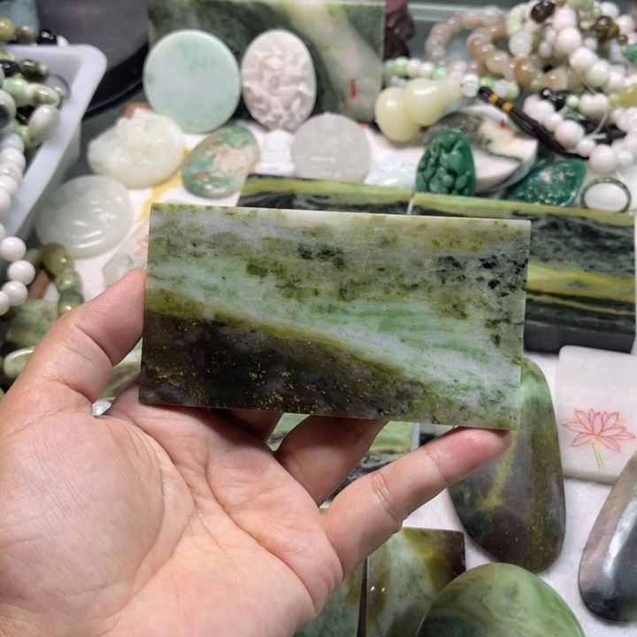 独山玉未镶嵌颈饰福*静
