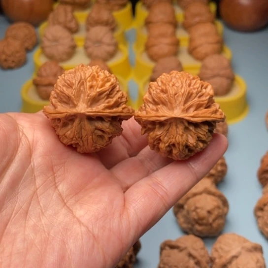 文玩核桃吊坠苹果园精对微瑕 36