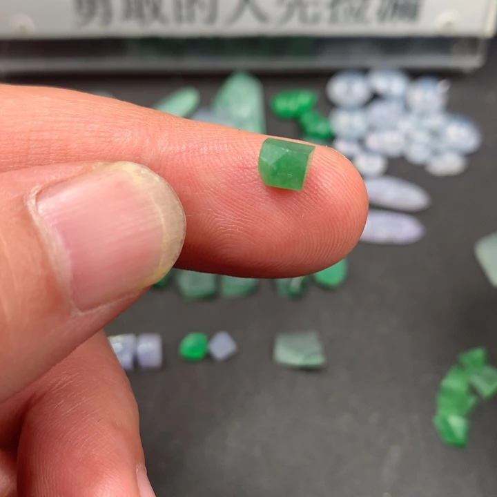 定制翡翠未镶嵌材料定制