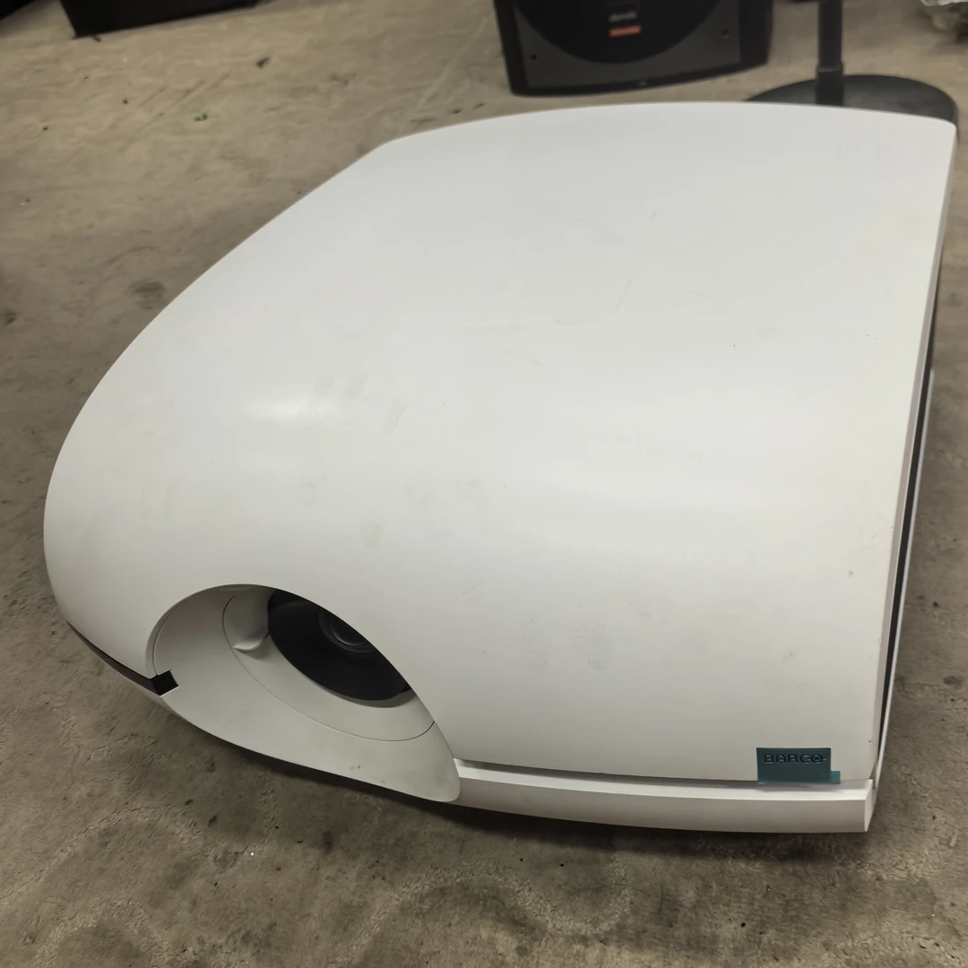 9新  以下。巴可投影仪一台。不包邮