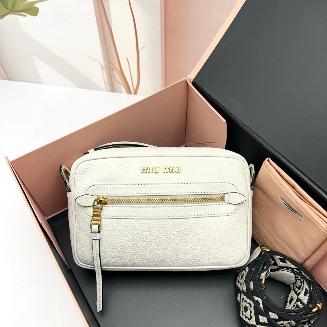 95新 MIU MIU/缪缪 小野专属/95新/缪缪/单肩包/DC6787