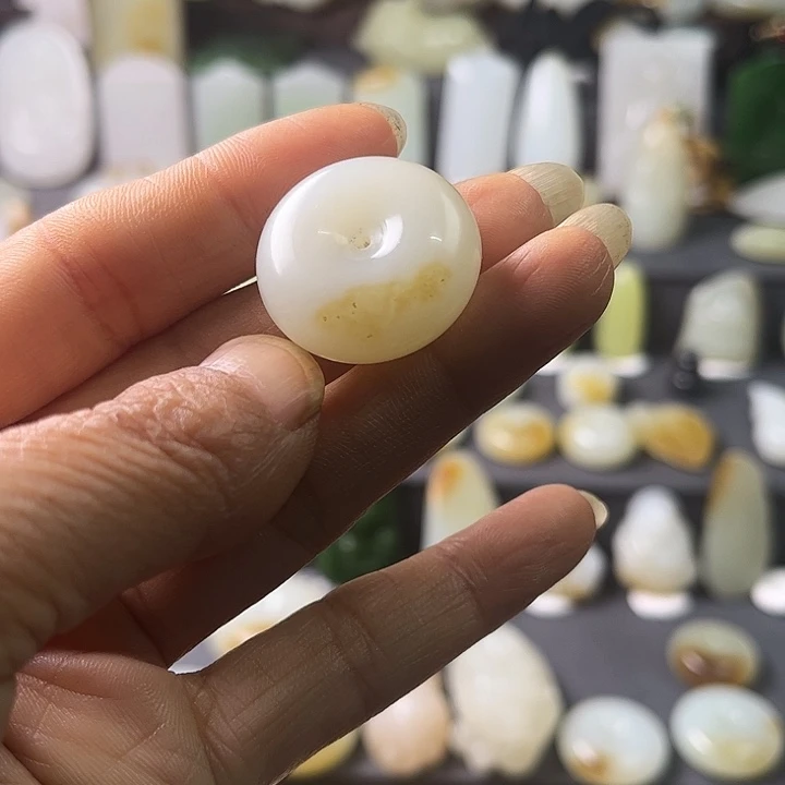 和田玉（糖玉）未镶嵌颈饰