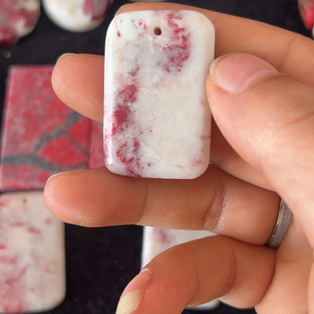 天然辰砂原石无事牌