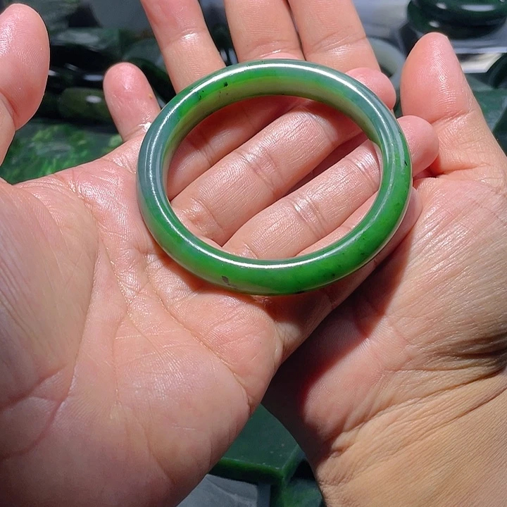 和田玉（碧玉）未镶嵌手镯