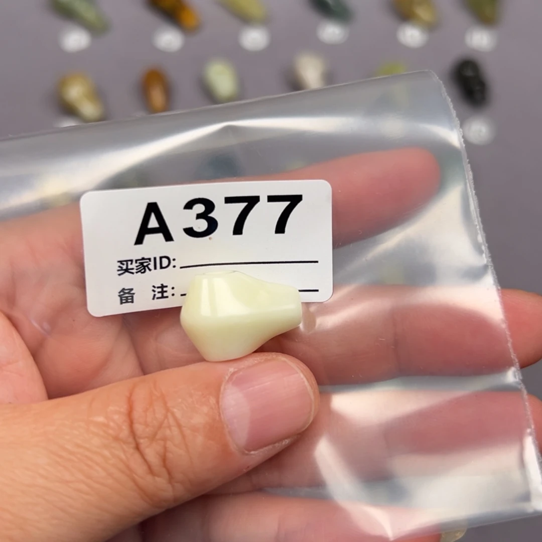 未镶嵌蛇纹石玉颈饰盛****言