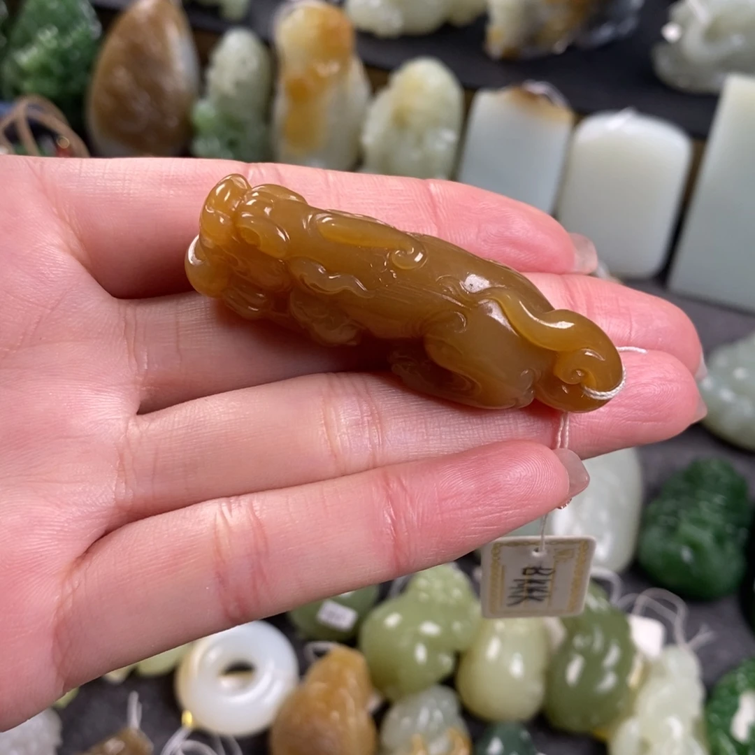 永***。和田玉未镶嵌颈饰