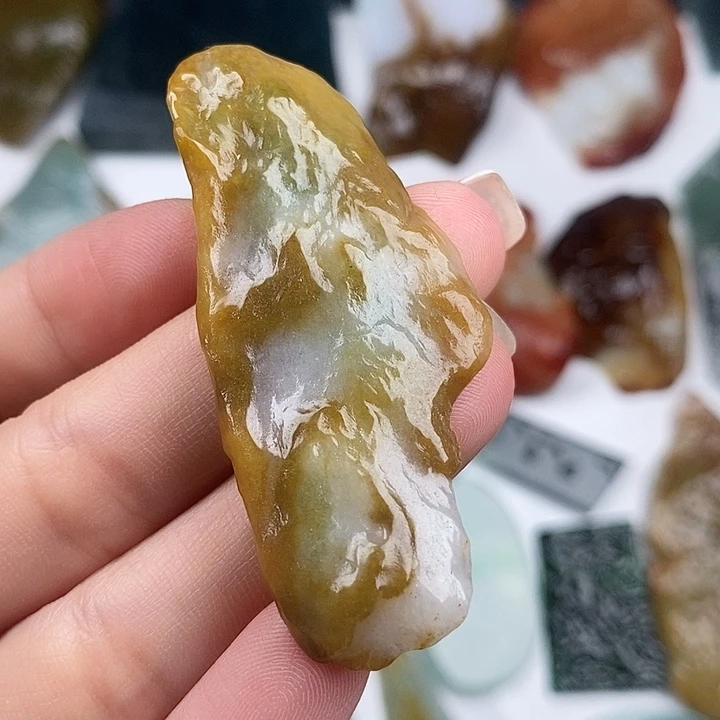 颈饰未镶嵌翡翠天然