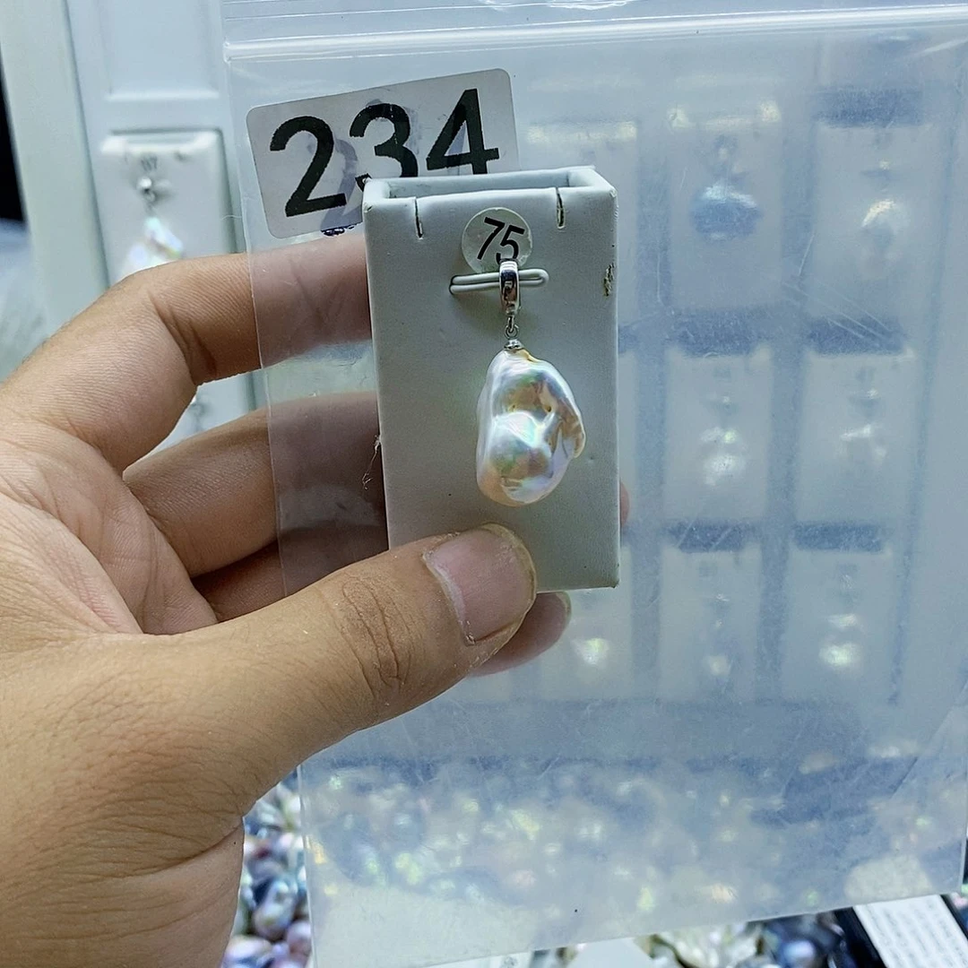 淡水珍珠合金颈饰