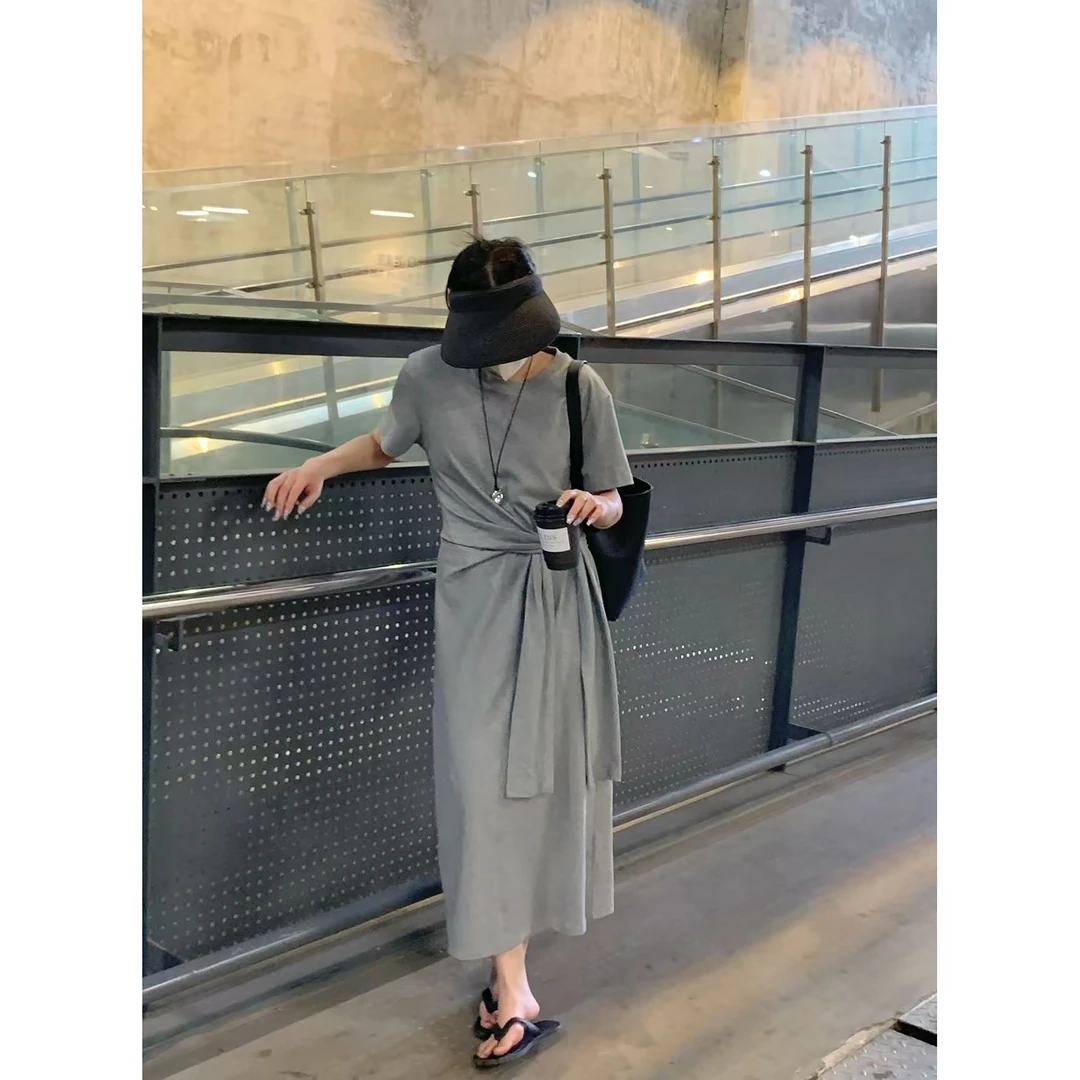 夏季新款简约圆领绑带收腰设计感时尚短袖连衣裙女宽松显瘦洋气