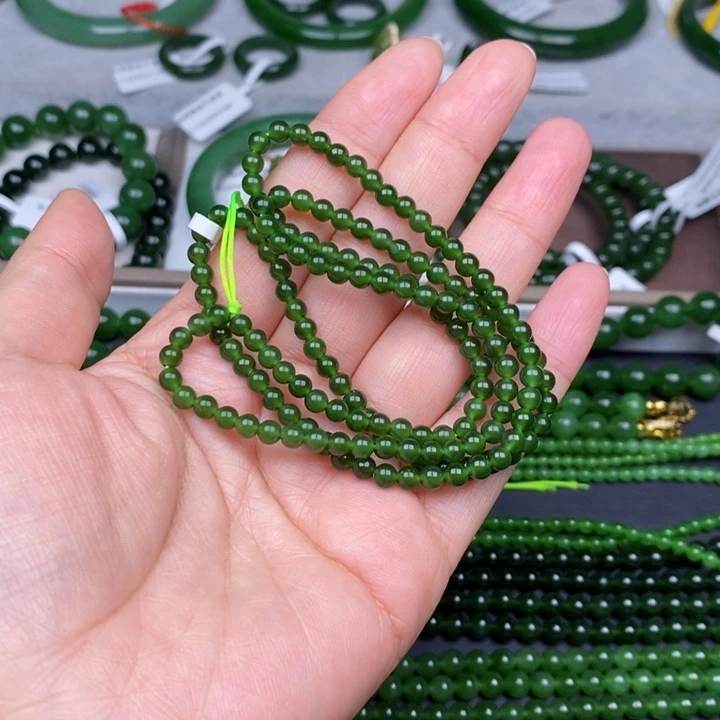 颈饰未镶嵌和田玉（碧玉）梨*?4