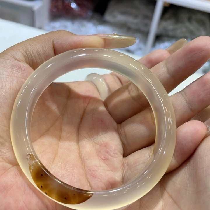 雨****玛瑙/玉髓手镯未镶嵌