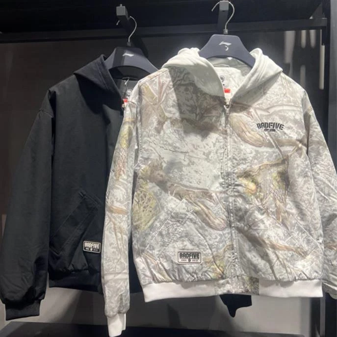 《B品以直播展示为主》李宁男子冬季新款反伍系列夹克棉服 AJMU197