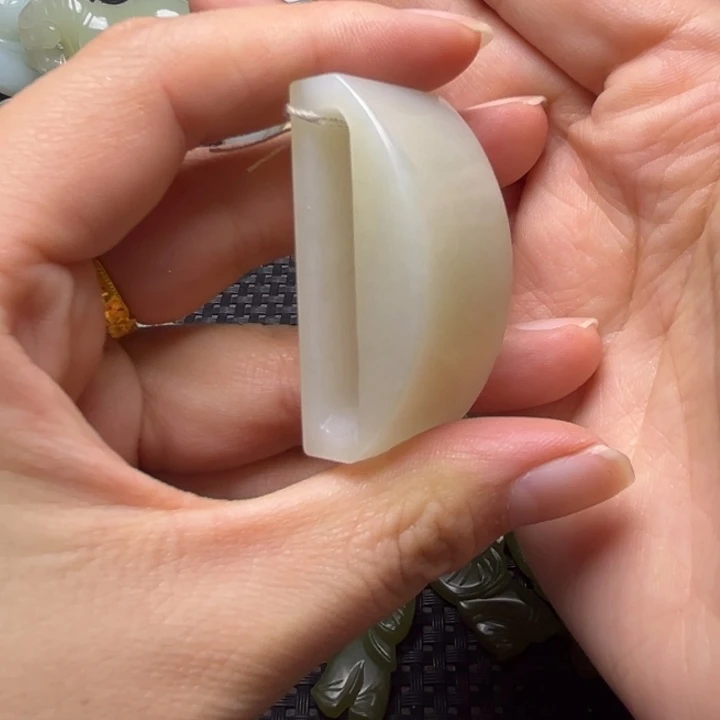 和田玉（糖玉）未镶嵌颈饰