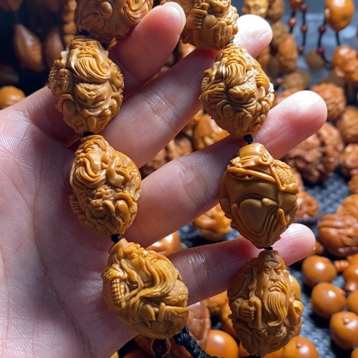 吊坠橄榄核一**酒整身关公