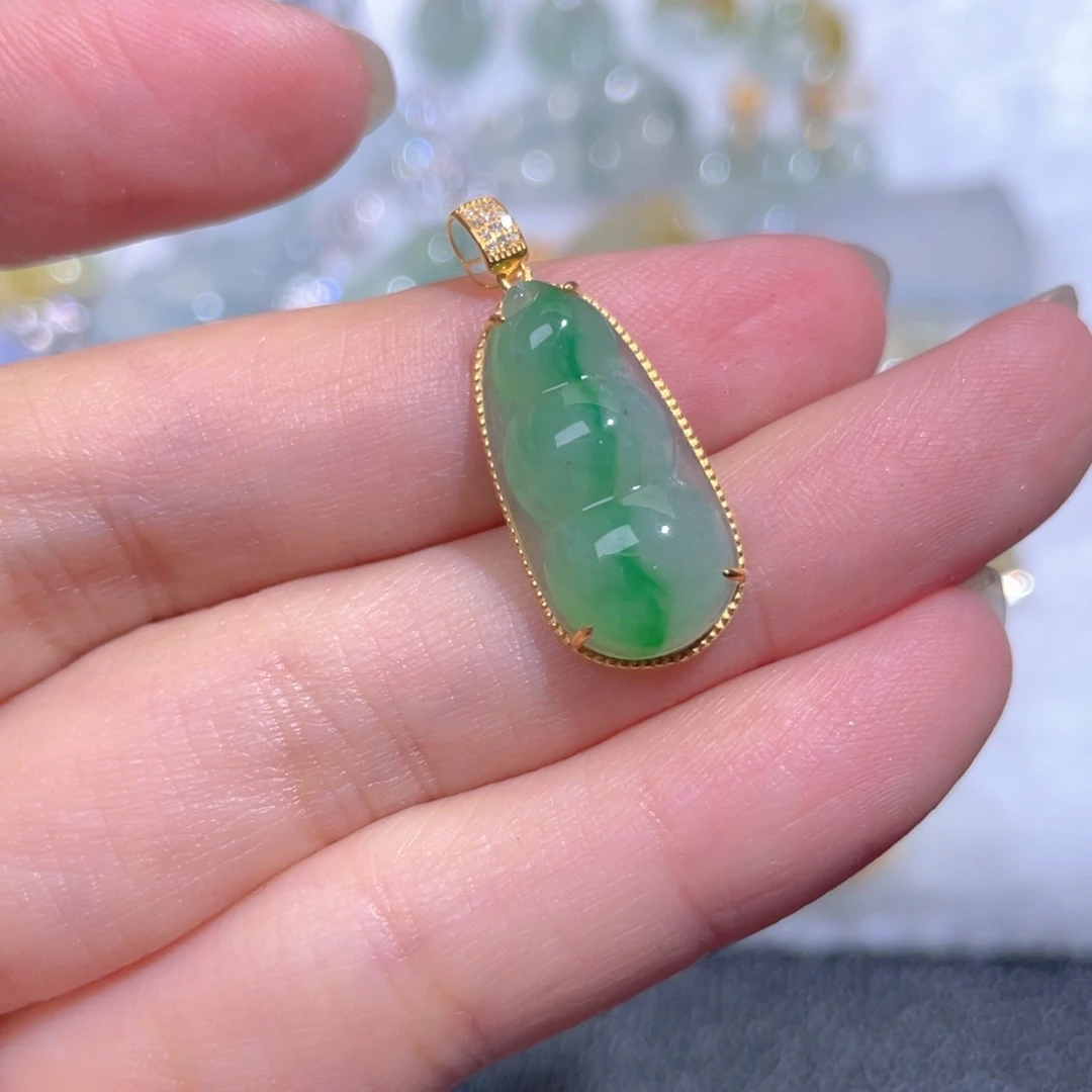 颈饰18K金镶嵌翡翠翡翠