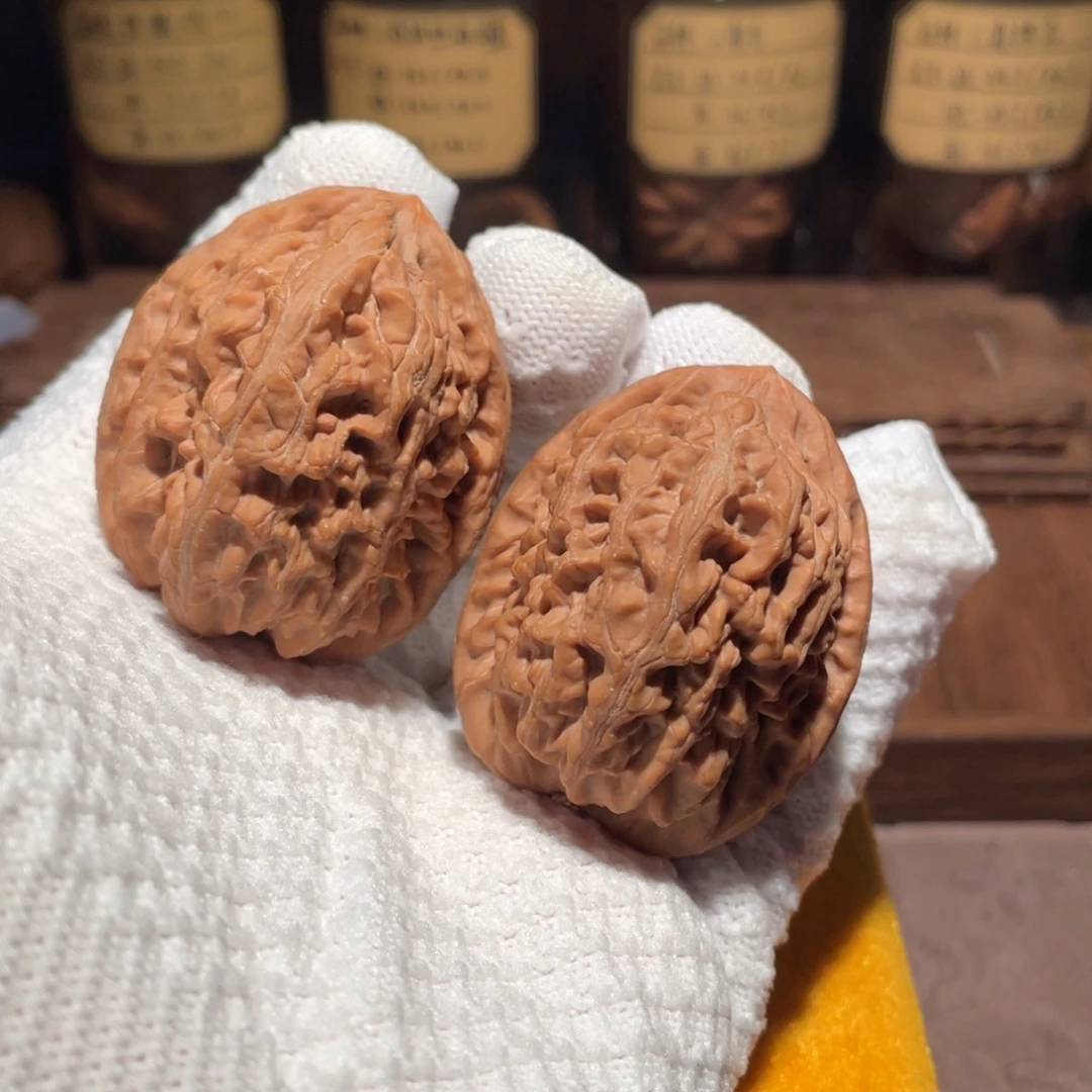 文玩核桃把件43洪锦鲤