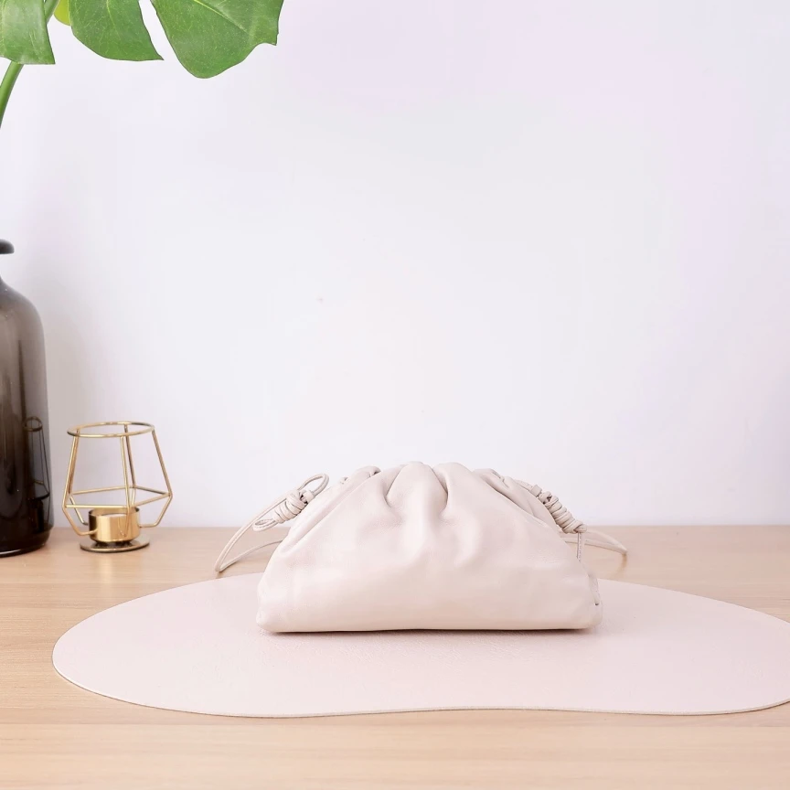 95新 BOTTEGA VENETA/葆蝶家 白色小号云朵/单肩包/7256