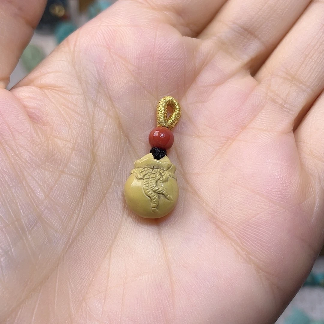 未镶嵌配饰南红玛瑙