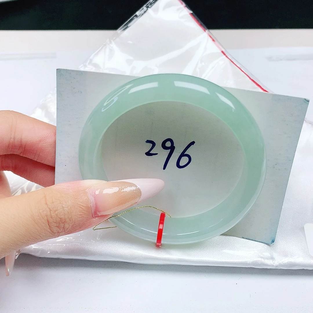 翡翠手镯未镶嵌54圈