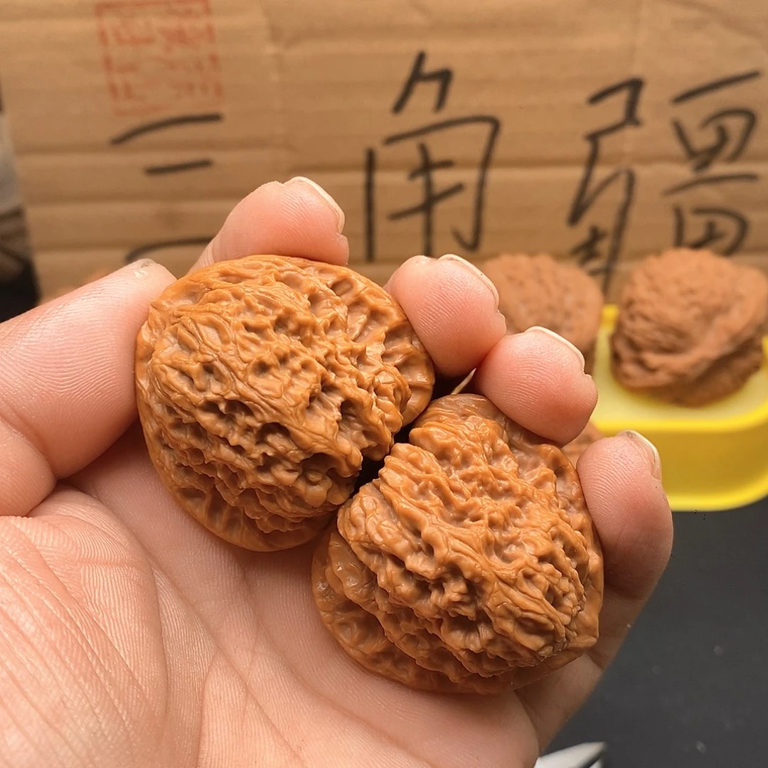 橘****把件文玩核桃三角疆……