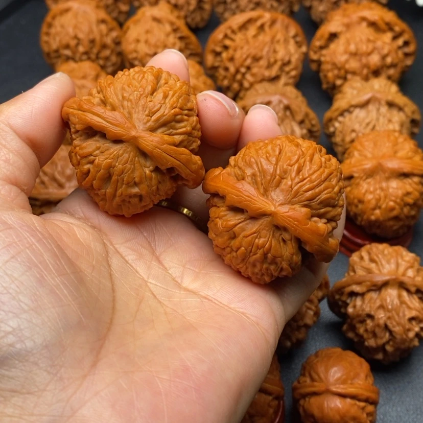 【闪购商品】文玩核桃把件42白狮子