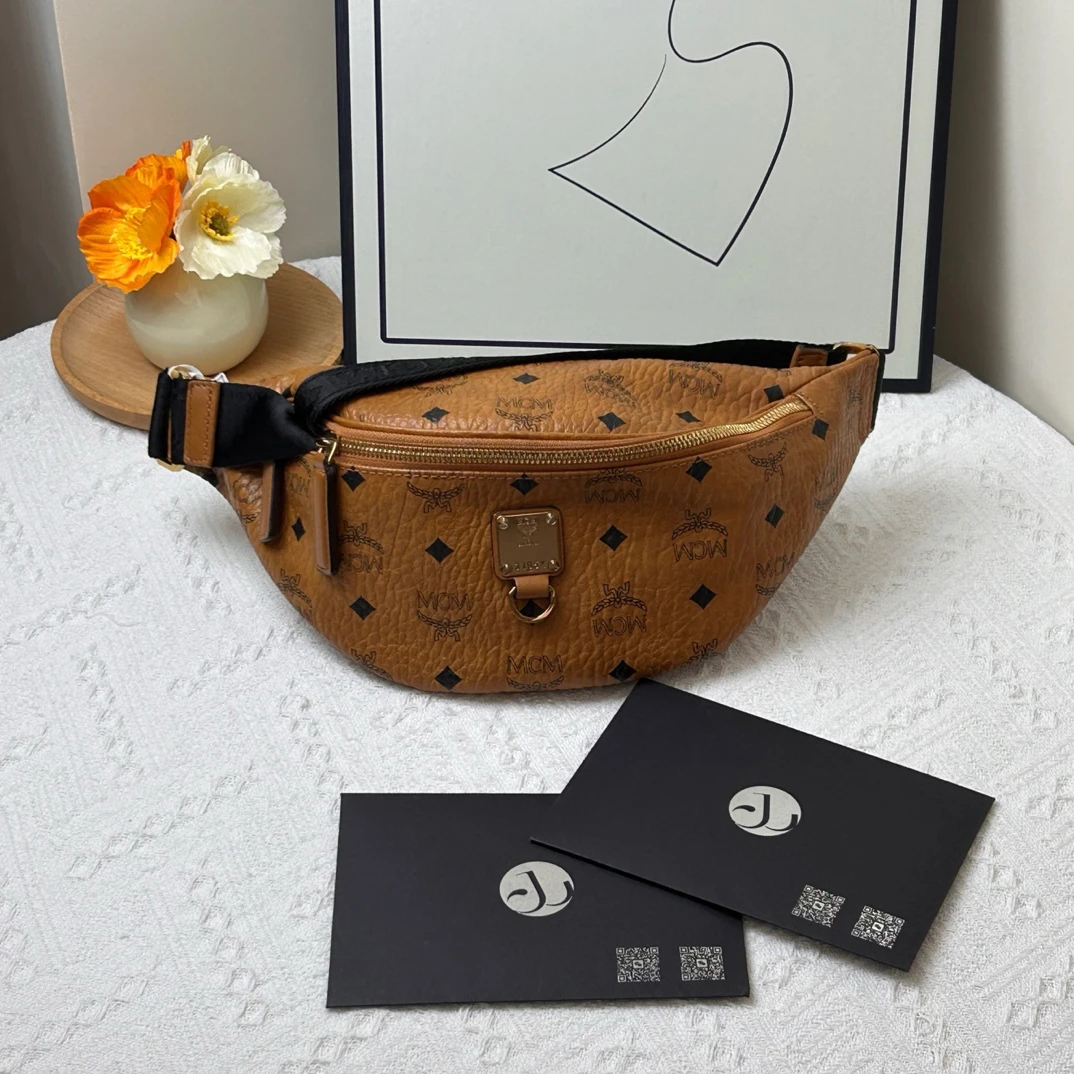 95新 MCM 胸包干邑色/JW7375