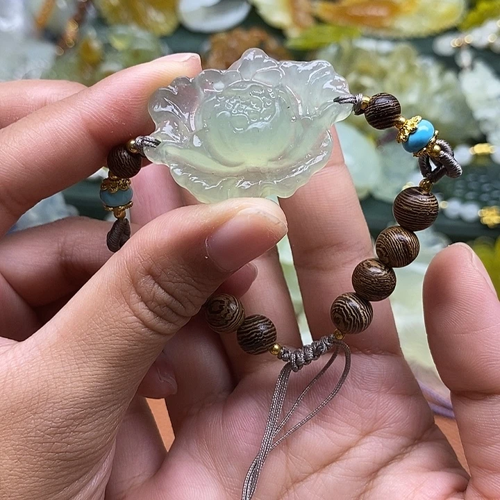 蛇纹石玉未镶嵌吊坠