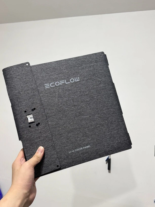 大品牌60W4折叠太阳能板