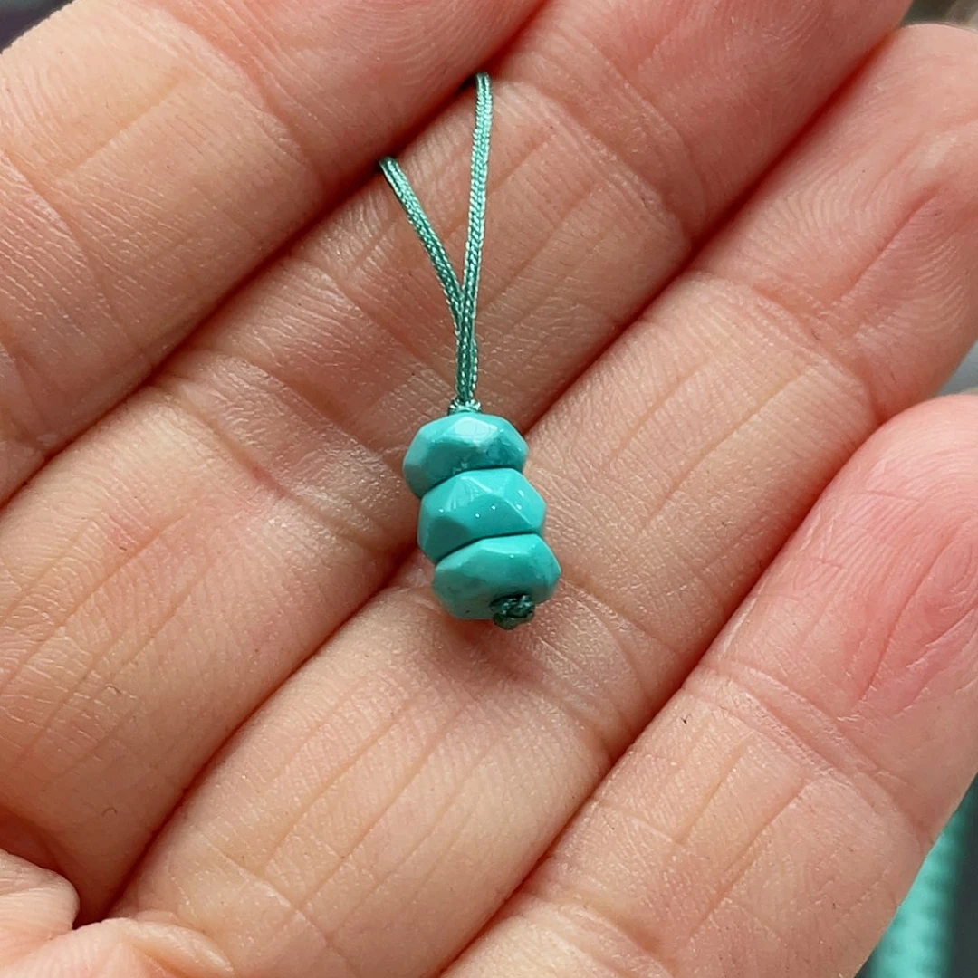 绿松石颈饰未镶嵌