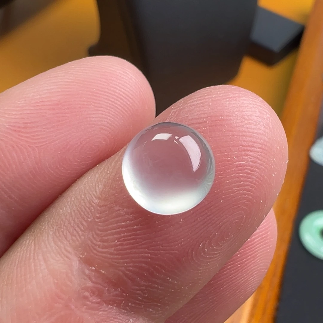 翡翠颈饰未镶嵌蛋面8.3